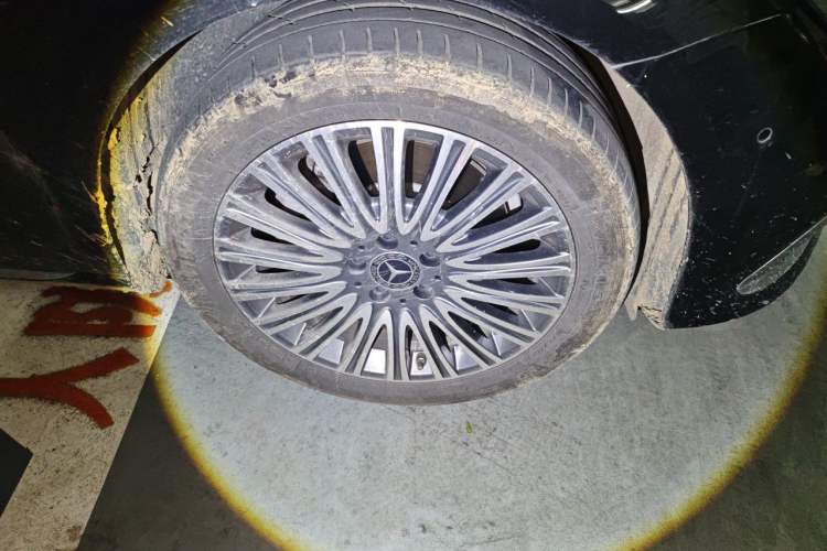 Used Mercedes-Benz E-Class 2023 E 300 L Luxury Model Right Front Wheel Hub