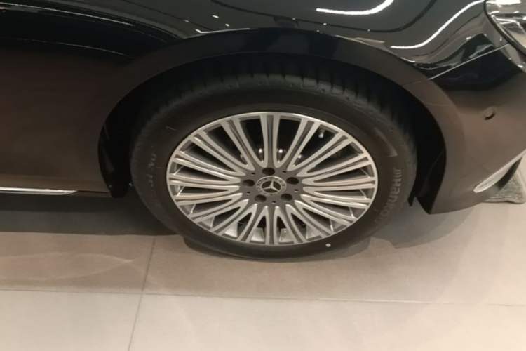 Used Mercedes-Benz E-Class 2023 Updated E 300 L Fashion Edition Right Front Wheel Hub