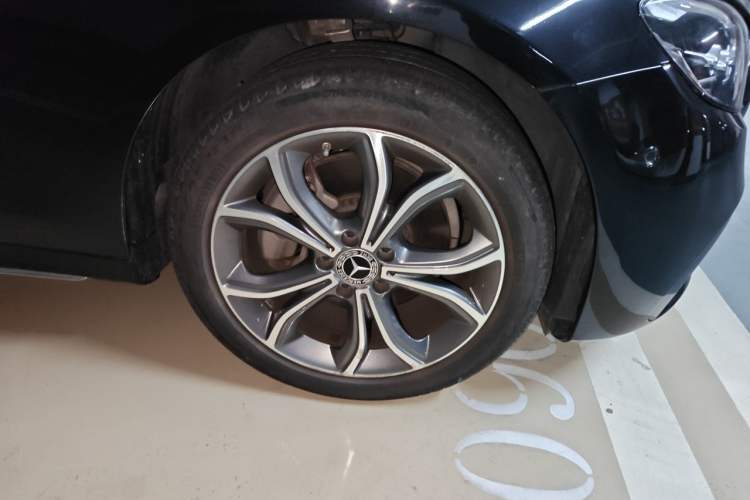 Used Mercedes-Benz E-Class 2023 E 300 L Sport Luxury Edition Right Front Wheel Hub