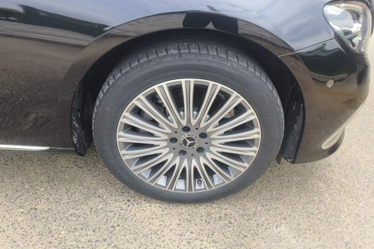 Used Mercedes-Benz E-Class 2023 E 300 L Stylish Model Right Front Wheel Hub