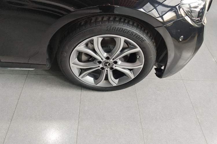 Used Mercedes-Benz E-Class 2023 E 300 L Sport Luxury Edition Right Front Wheel Hub