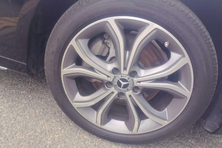 Used Mercedes-Benz E-Class 2023 E 300 L Sporty and Stylish Model Right Front Wheel Hub