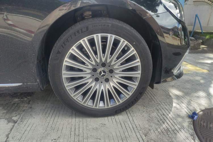 Used Mercedes-Benz E-Class 2023 E 300 L Stylish Model Right Front Wheel Hub