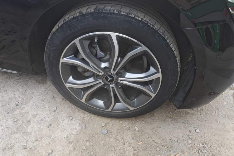 Used Mercedes-Benz E-Class 2023 Restyled E 300 L Sport Luxury Edition Right Front Wheel Hub