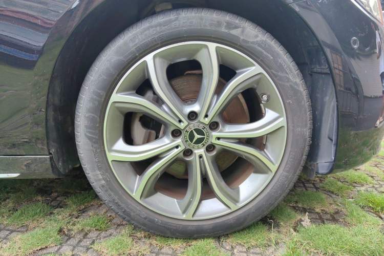 Used Mercedes-Benz E-Class 2023 E 300 L Sporty and Stylish Model Right Front Wheel Hub