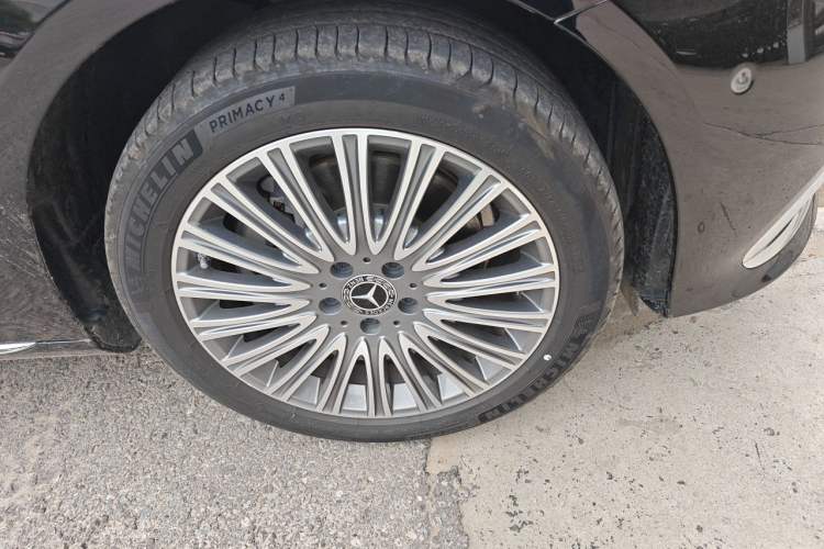 Used Mercedes-Benz E-Class 2023 Updated E 300 L Fashion Edition Right Front Wheel Hub
