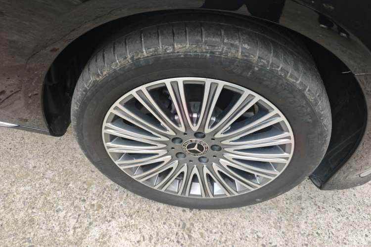 Used Mercedes-Benz E-Class 2023 Updated E 300 L Luxury Edition Right Front Wheel Hub