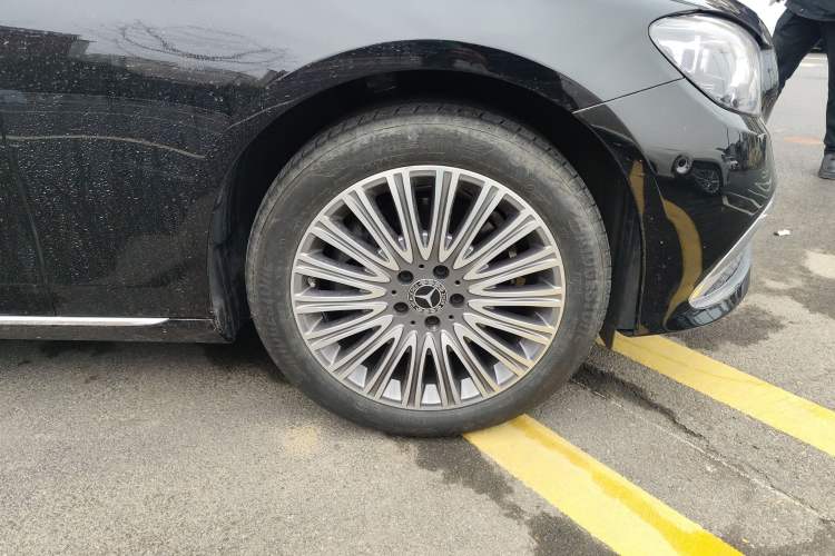 Used Mercedes-Benz E-Class 2023 E 260 L Right Front Wheel Hub