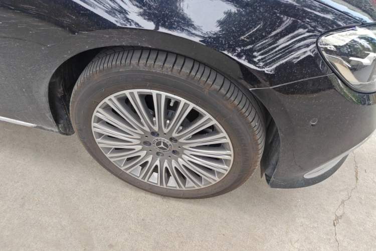 Used Mercedes-Benz E-Class 2023 E 300 L Luxury Model Right Front Wheel Hub