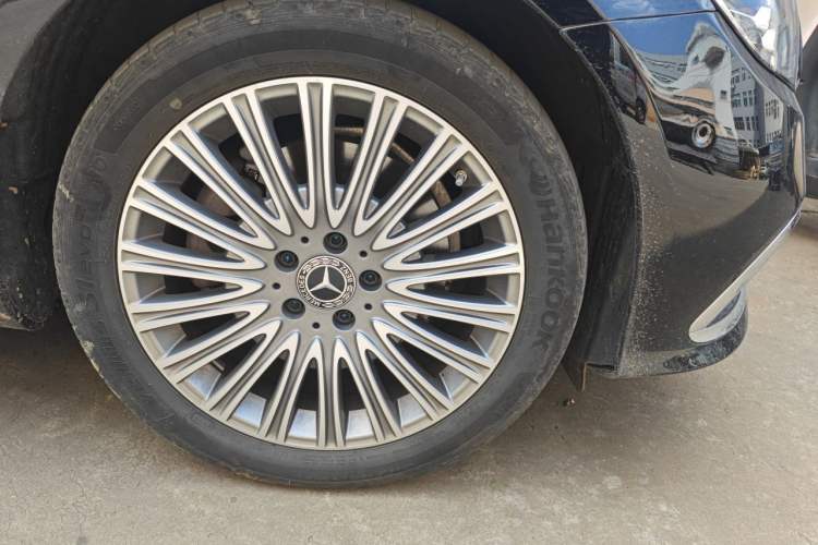 Used Mercedes-Benz E-Class 2023 E 300 L Luxury Model Right Front Wheel Hub