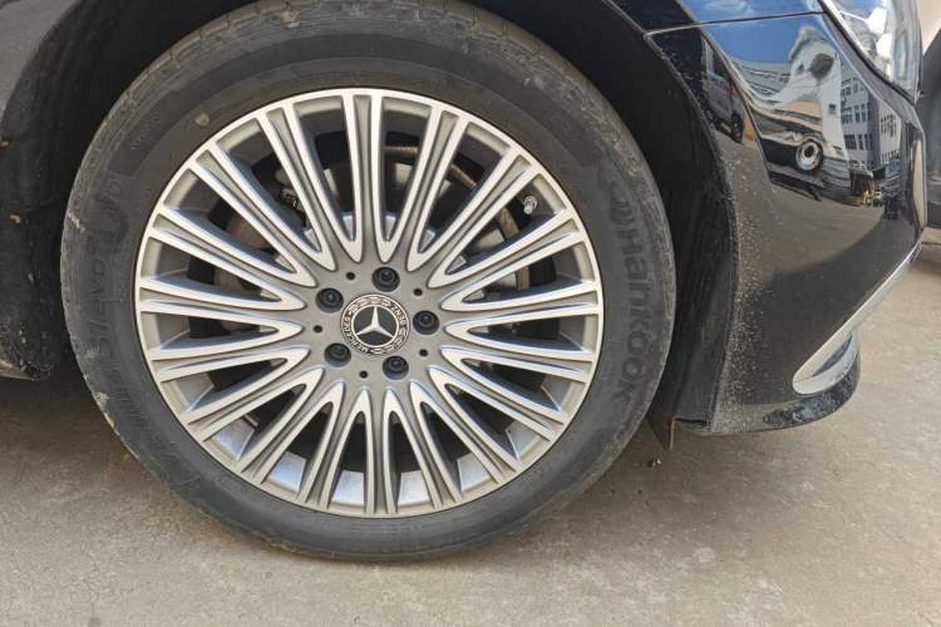 Used Mercedes-Benz E-Class 2023 E 300 L Luxury Model Right Front Wheel Hub