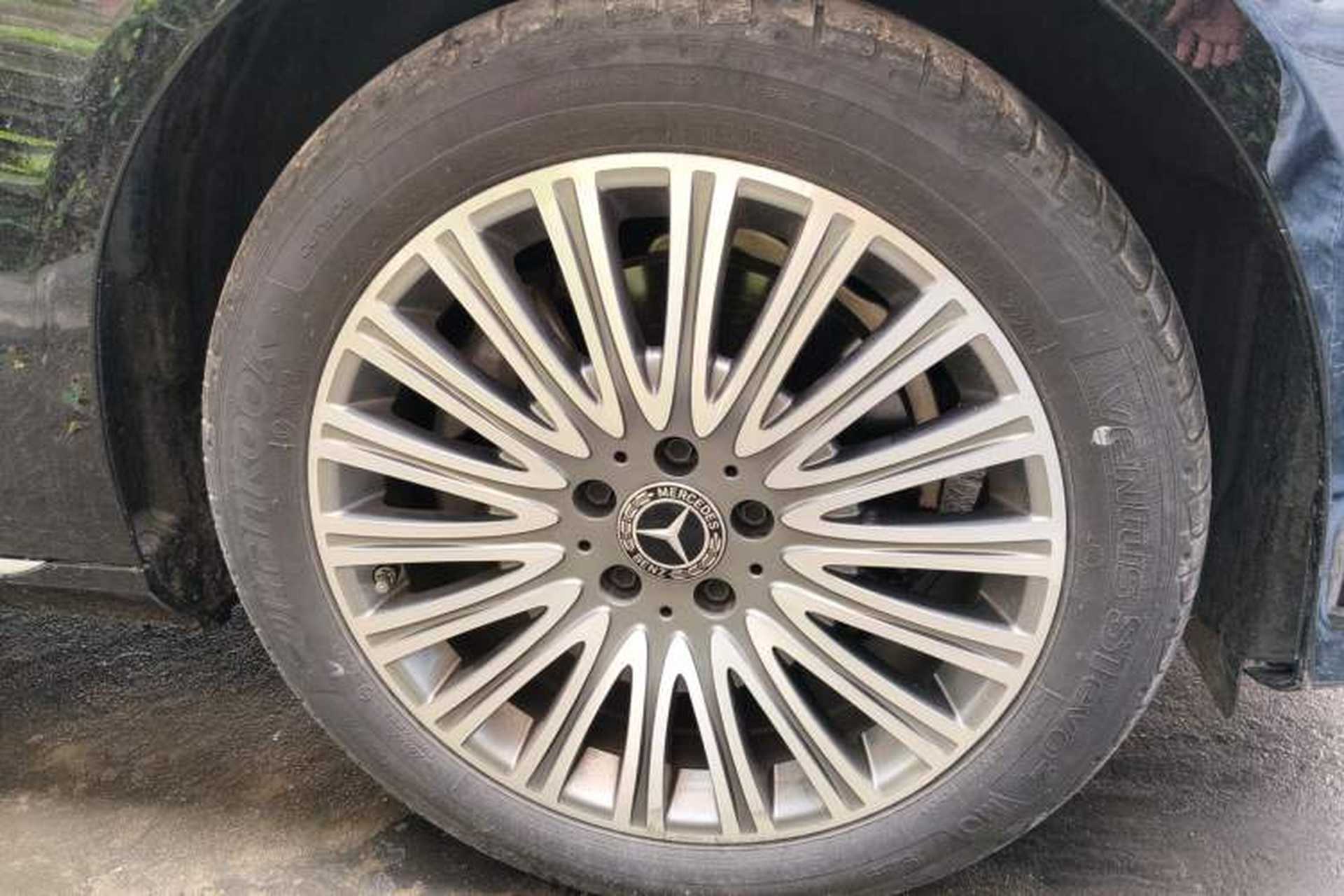 Used Mercedes-Benz E-Class 2023 E 300 L Luxury Model Right Front Wheel Hub