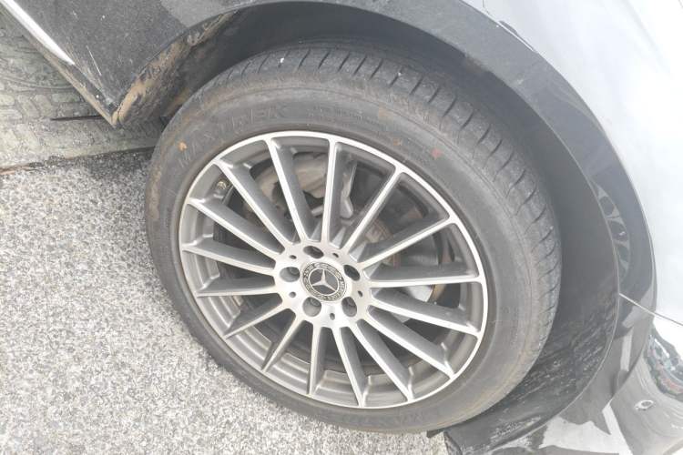Used Mercedes-Benz E-Class 2023 E 260 L Right Front Wheel Hub