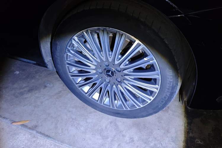 Used Mercedes-Benz E-Class 2023 Updated E 300 L Luxury Edition Right Front Wheel Hub