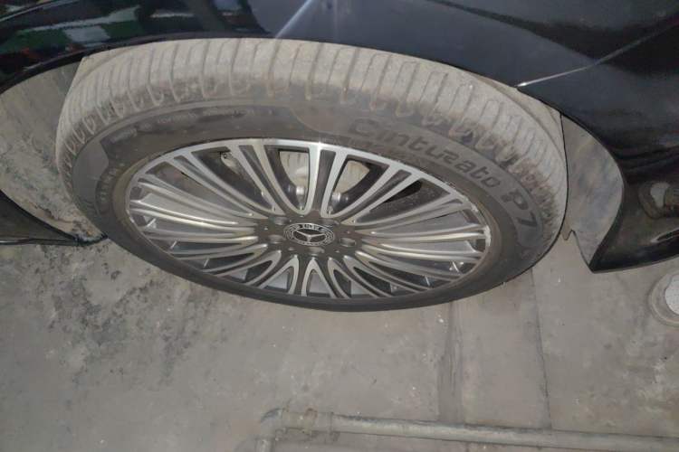 Used Mercedes-Benz E-Class 2023 E 300 L Stylish Model Right Front Wheel Hub