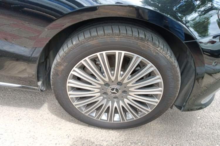 Used Mercedes-Benz E-Class 2023 E 300 L Luxury Model Right Front Wheel Hub