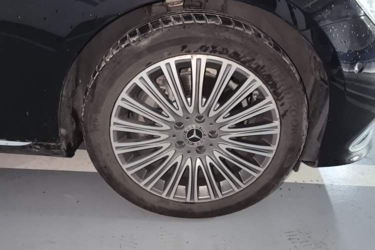 Used Mercedes-Benz E-Class 2023 E 300 L Luxury Model Right Front Wheel Hub