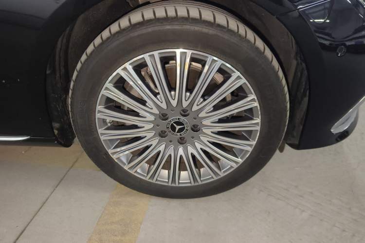 Used Mercedes-Benz E-Class 2023 Updated E 300 L Fashion Edition Right Front Wheel Hub