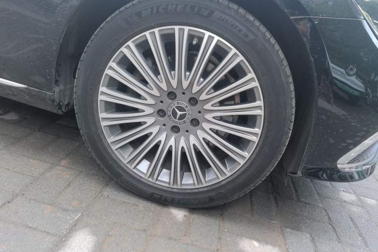 Used Mercedes-Benz E-Class 2023 E 300 L Luxury Model Right Front Wheel Hub