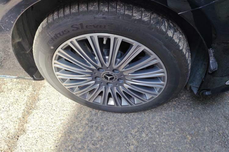 Used Mercedes-Benz E-Class 2023 E 300 L Luxury Model Right Front Wheel Hub