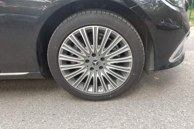 Used Mercedes-Benz E-Class 2023 E 300 L Stylish Model Right Front Wheel Hub