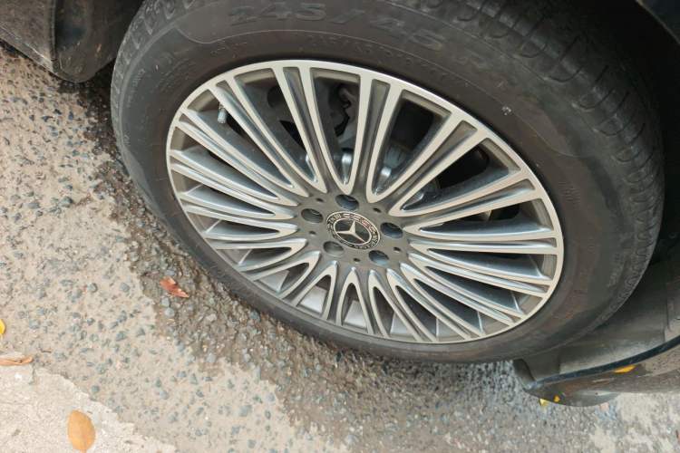 Used Mercedes-Benz E-Class 2023 Updated E 300 L Fashion Edition Right Front Wheel Hub