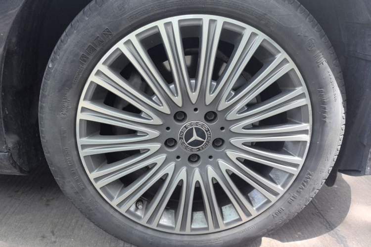 Used Mercedes-Benz E-Class 2023 Updated E 300 L Luxury Edition Right Front Wheel Hub