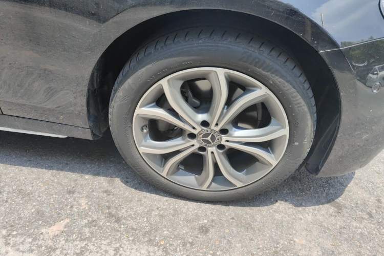 Used Mercedes-Benz E-Class 2023 Restyled E 300 L Sporty and Stylish Edition Right Front Wheel Hub
