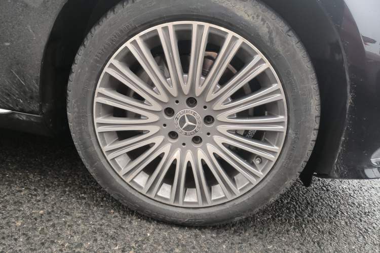 Used Mercedes-Benz E-Class 2023 Updated E 300 L Luxury Edition Right Front Wheel Hub