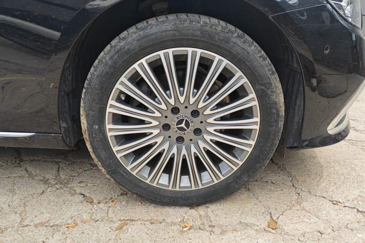 Used Mercedes-Benz E-Class 2023 E 300 L Stylish Model Right Front Wheel Hub