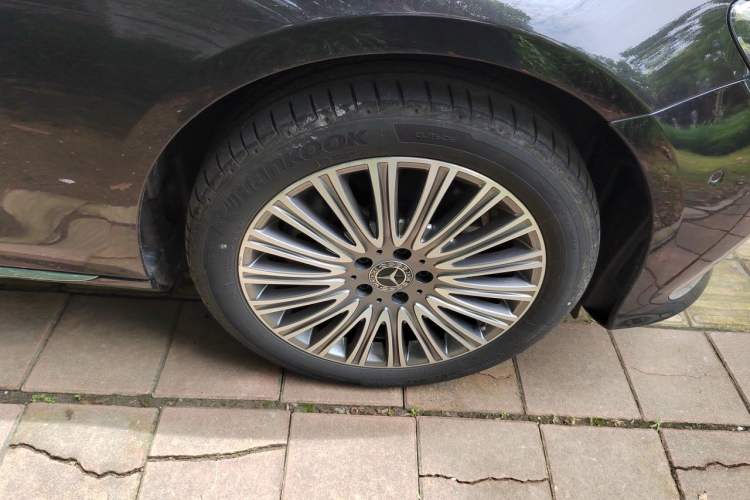 Used Mercedes-Benz E-Class 2023 Updated E 300 L Luxury Edition Right Front Wheel Hub