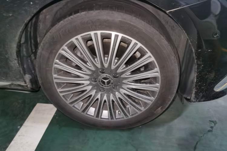 Used Mercedes-Benz E-Class 2023 E 300 L Stylish Model Right Front Wheel Hub