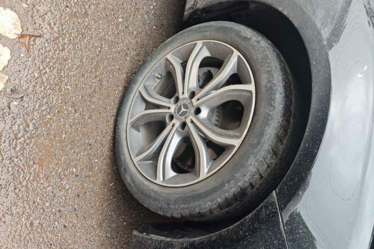 Used Mercedes-Benz E-Class 2023 E 300 L Sporty and Stylish Model Right Front Wheel Hub