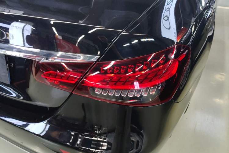Used Mercedes-Benz E-Class 2023 E 300 L Luxury Model Right Rear Taillight