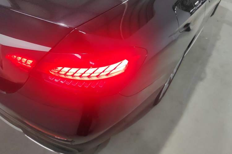 Used Mercedes-Benz E-Class 2023 Restyled E 300 L Sport Luxury Edition Right Rear Taillight