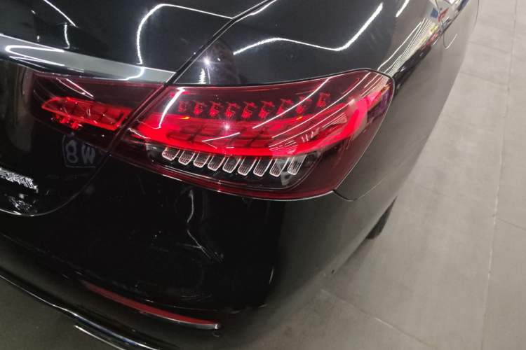 Used Mercedes-Benz E-Class 2023 Updated E 300 L Luxury Edition Right Rear Taillight