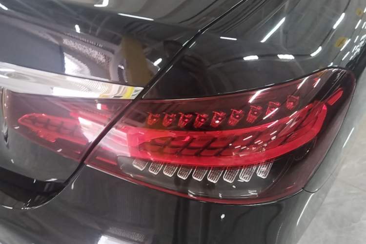 Used Mercedes-Benz E-Class 2023 Updated E 300 L Fashion Edition Right Rear Taillight