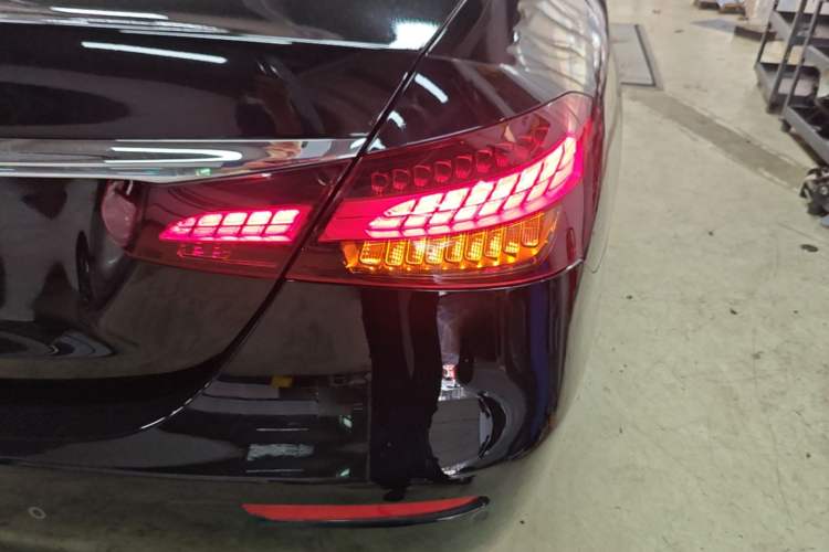 Used Mercedes-Benz E-Class 2023 Updated E 300 L Luxury Edition Right Rear Taillight