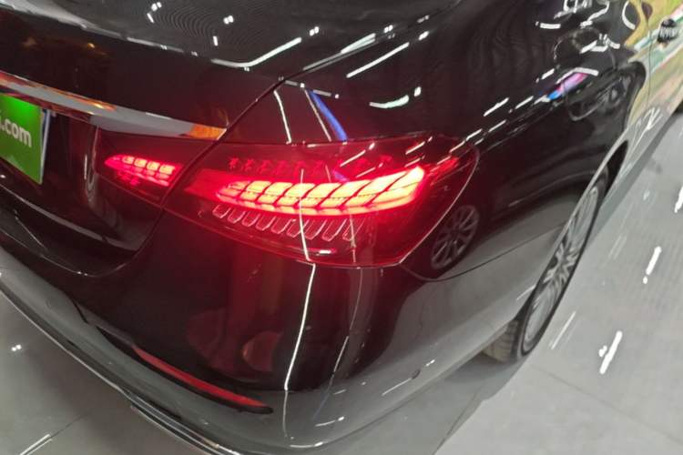 Used Mercedes-Benz E-Class 2023 Updated E 300 L Fashion Edition Right Rear Taillight