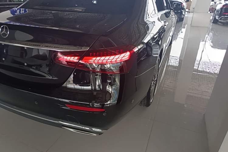 Used Mercedes-Benz E-Class 2023 Updated E 300 L Fashion Edition Right Rear Taillight