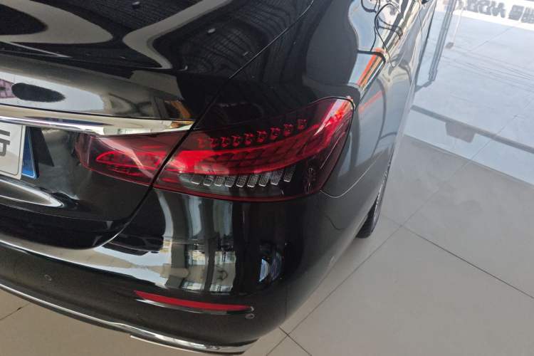 Used Mercedes-Benz E-Class 2023 Updated E 300 L Luxury Edition Right Rear Taillight
