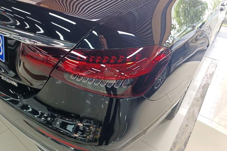 Used Mercedes-Benz E-Class 2023 Updated E 300 L Fashion Edition Right Rear Taillight