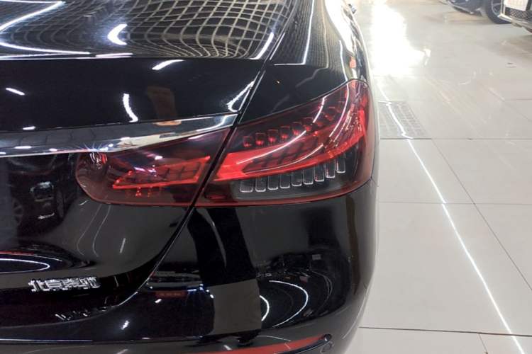 Used Mercedes-Benz E-Class 2023 Updated E 300 L Fashion Edition Right Rear Taillight