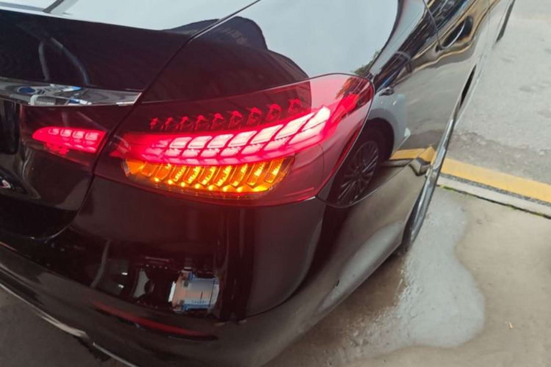 Used Mercedes-Benz E-Class 2023 Restyled E 300 L Sport Luxury Edition Right Rear Taillight