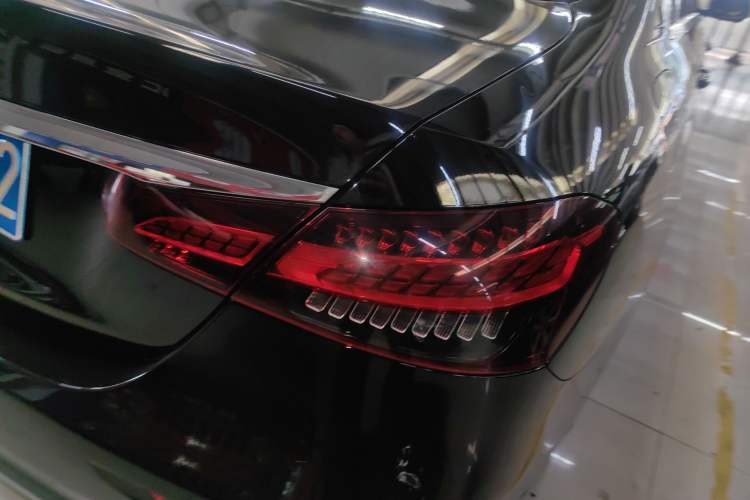 Used Mercedes-Benz E-Class 2023 Updated E 300 L Fashion Edition Right Rear Taillight