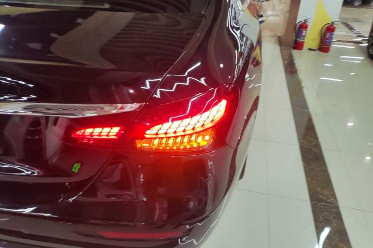 Used Mercedes-Benz E-Class 2023 Updated E 300 L Fashion Edition Right Rear Taillight