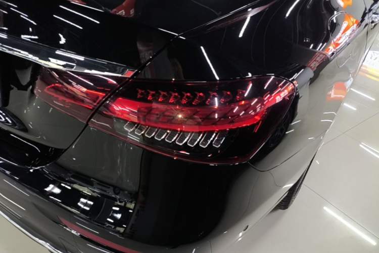 Used Mercedes-Benz E-Class 2023 Updated E 300 L Luxury Edition Right Rear Taillight
