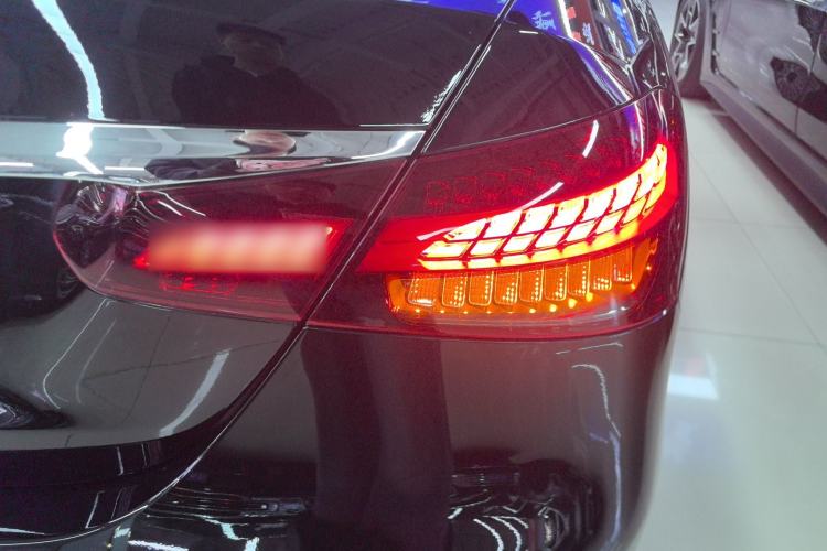 Used Mercedes-Benz E-Class 2023 Updated E 300 L Luxury Edition Right Rear Taillight