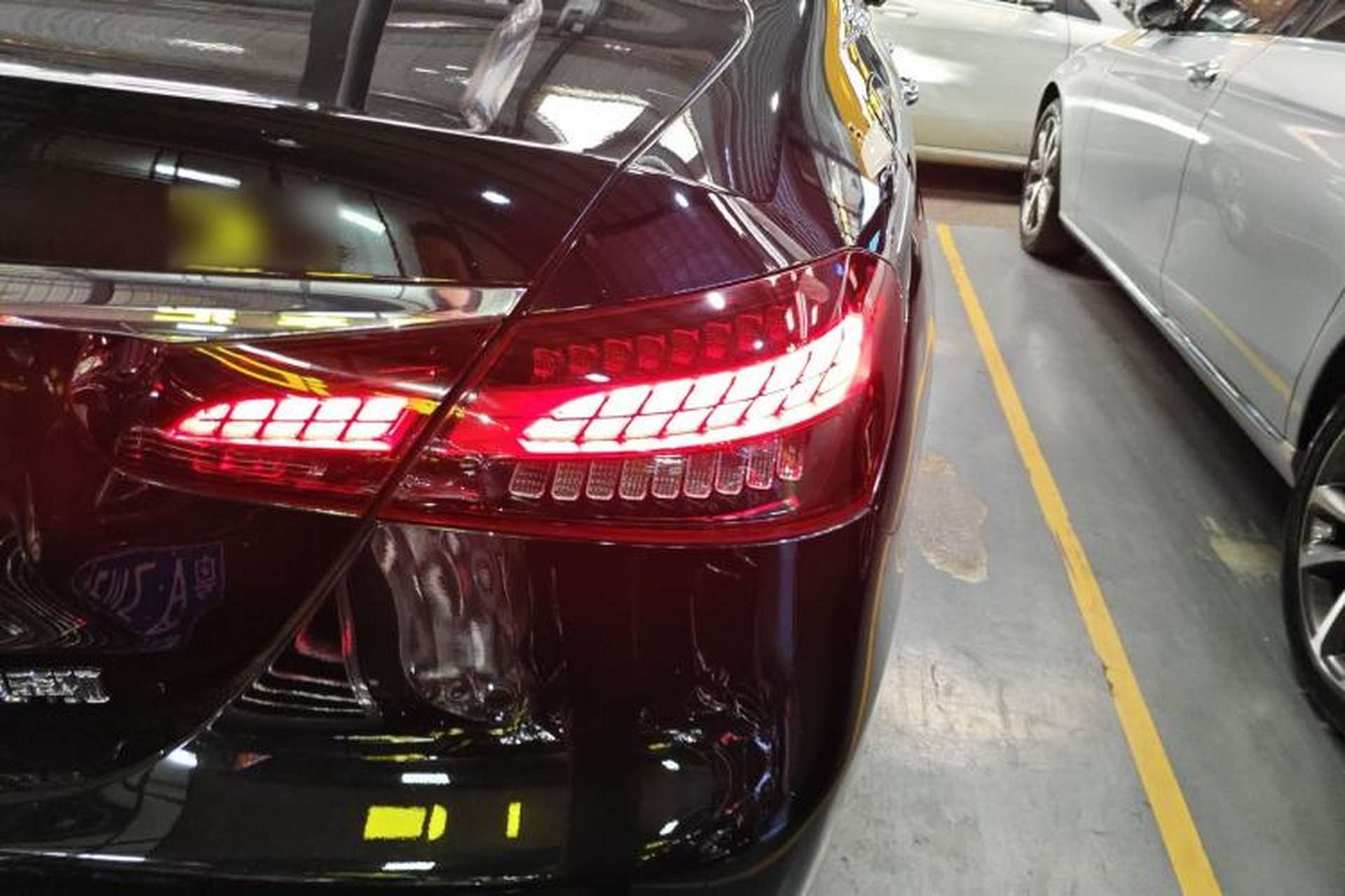 Used Mercedes-Benz E-Class 2023 Updated E 300 L Luxury Edition Right Rear Taillight