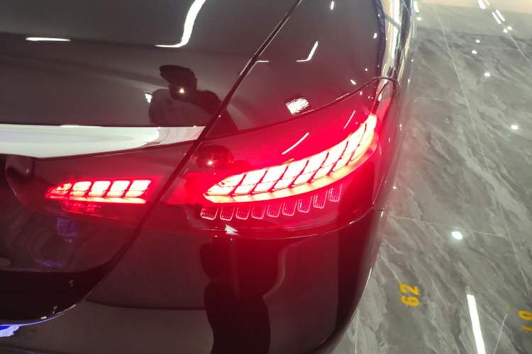 Used Mercedes-Benz E-Class 2023 Updated E 300 L Fashion Edition Right Rear Taillight